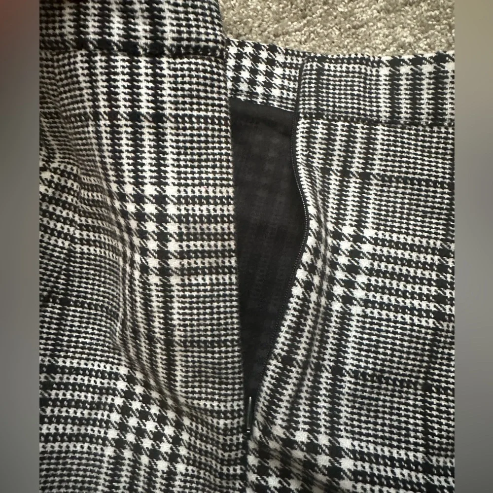 Classic Black and White Plaid Skirt - Picture 3 of 3